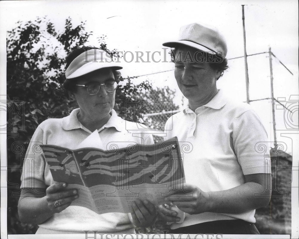 1960 Press Photo Fay Crocker, Louise Suggs at Women's Western Open in Chicago- Historic Images
