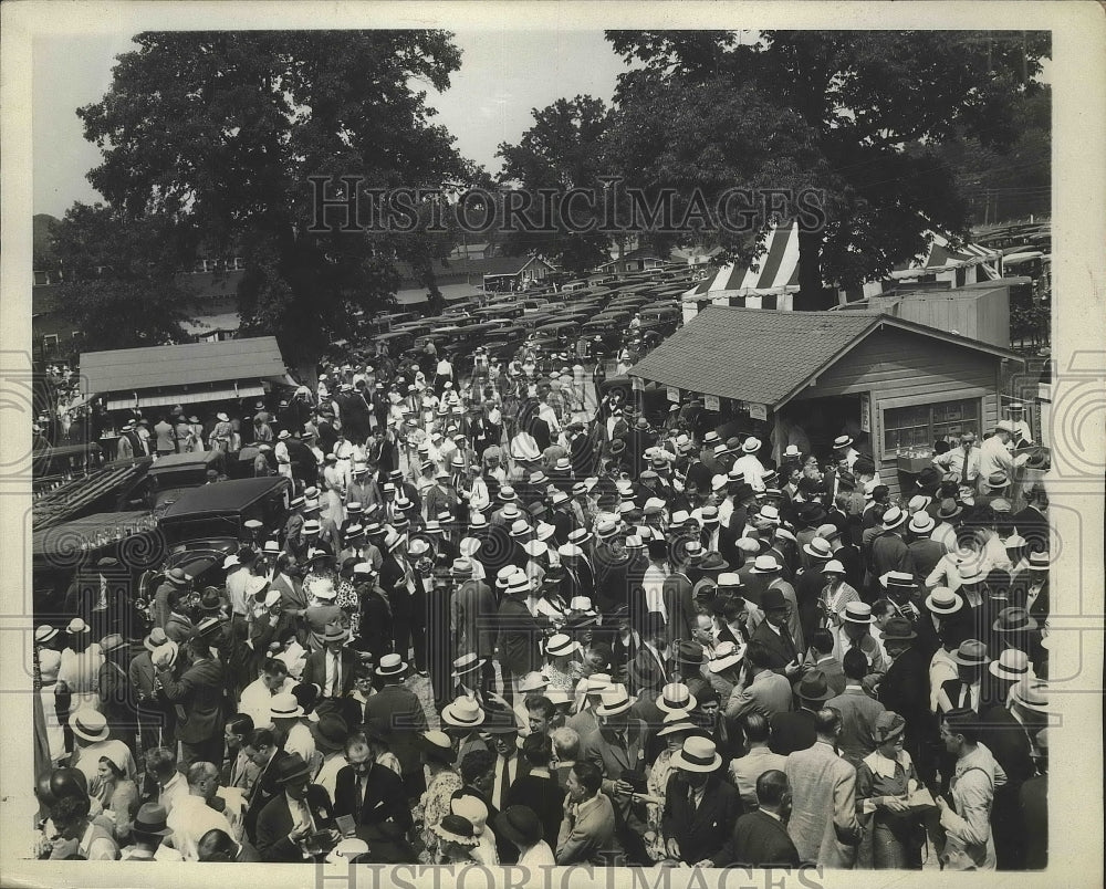 1934 Press Photo Race fans for Hambletonian Stakes at Goshen NY track- Historic Images