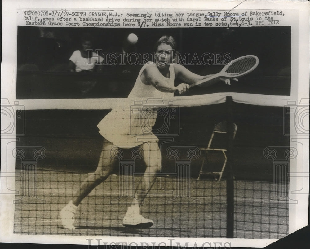 1959 Press Photo Sally Moors vs Carol Banks at Eastern Grass Court tennis in NJ- Historic Images