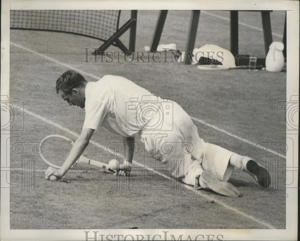 1939 Press Photo Chester Murphy Falls During Match Against Robert Riggs- Historic Images