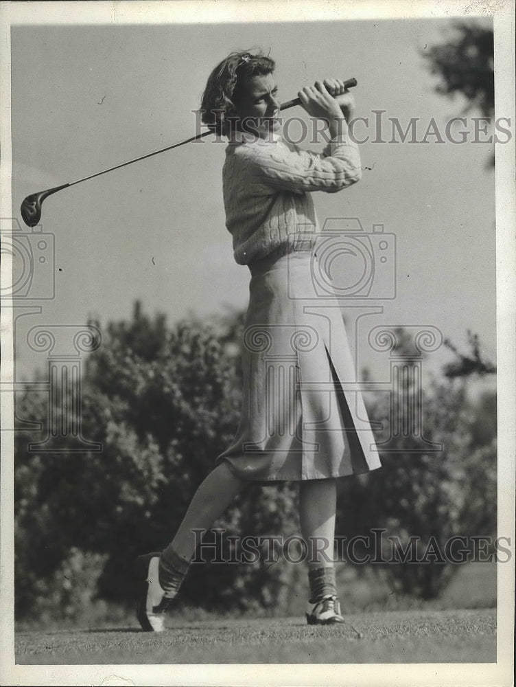 1943 Press Photo Dorothy Kirby at Western Open golf at Chicago Illinois club- Historic Images