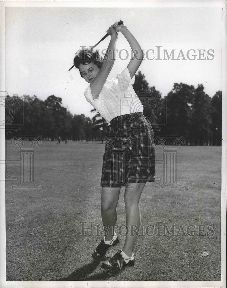 1955 Press Photo golfer Diane Garrett demonstrates her driving form - nes53561- Historic Images