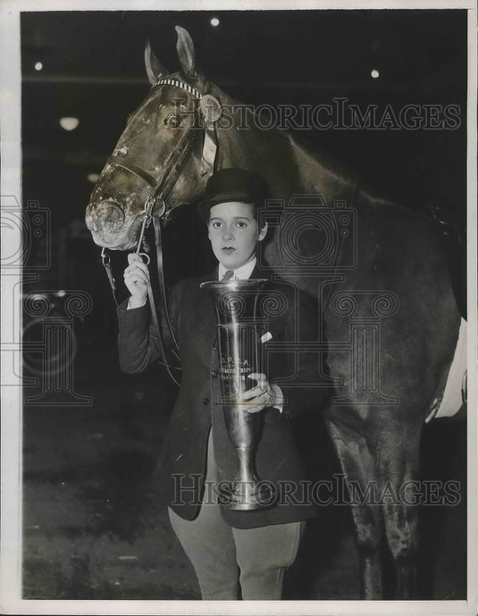 1935 Press Photo Rosamund Murray & horse Glamorous at National Horse Show NYC- Historic Images