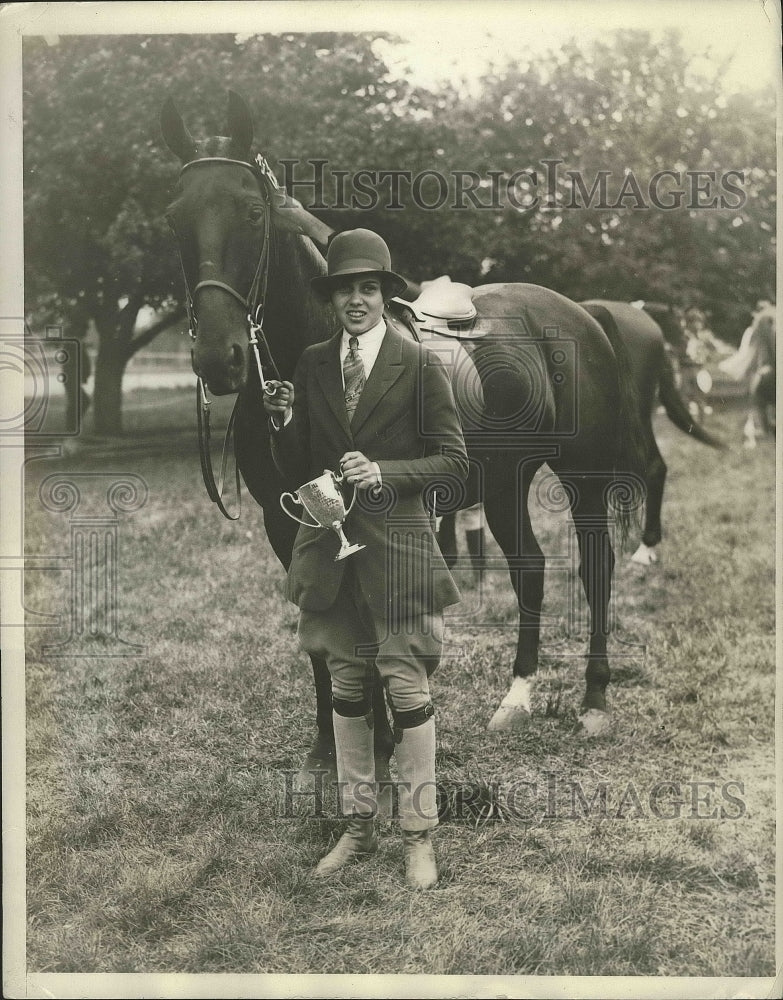 1929 Press Photo Edith Anderson &amp; horse Black Watch at NY Babylon Horse Show- Historic Images