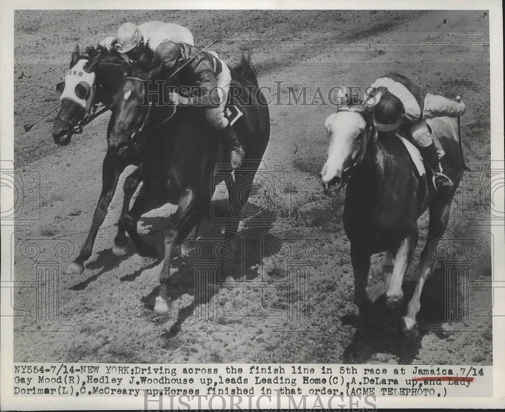 1949 Press Photo H Woodhouse on Gay Mood vs A DeLara on Leading Home in NY- Historic Images