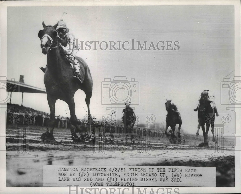 1951 Press Photo Jamaica NY race Ed Arcaro on Lotowhite vs River Lane- Historic Images