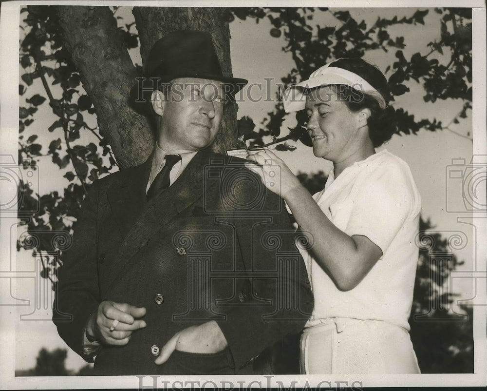 1938 Press Photo Mrs Harry McNaughton &amp; husband at Women&#39;s National golf NY- Historic Images