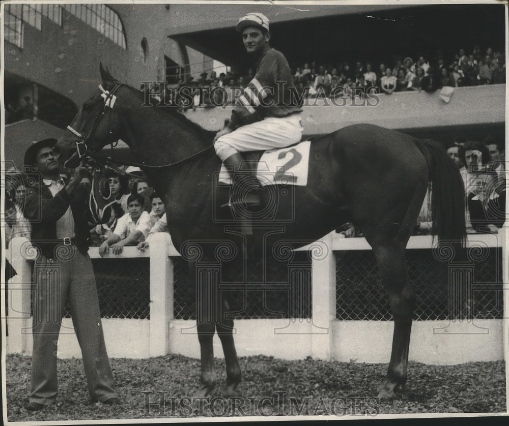 1946 Press Photo Horse Famous Victory won Handicap Cristoal at Hipodromo- Historic Images