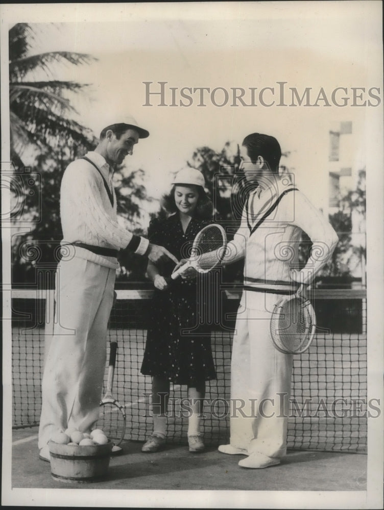 1940 Press Photo Bobby Riggs & bride, Slim Harbert at tennis in Miami Beach Fla- Historic Images