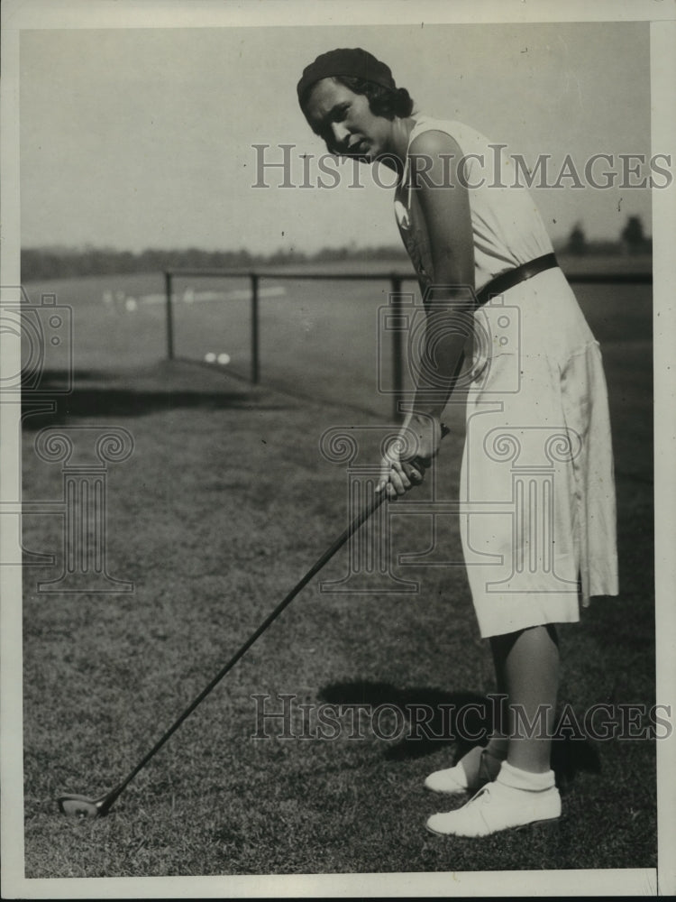 1931 Press Photo Miss Peggy Wattles on a golf course practising - nes54379- Historic Images