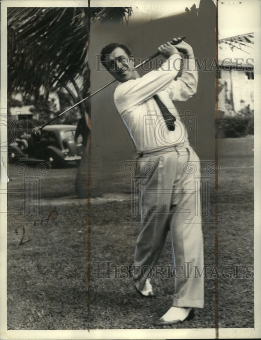 1937 Press Photo Tony Manero at Miami Open Golf tournament limbers up- Historic Images