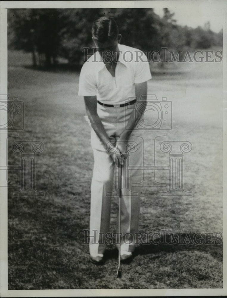 1934 Press Photo Golferr Ed White in action on a golf course - nes54549- Historic Images