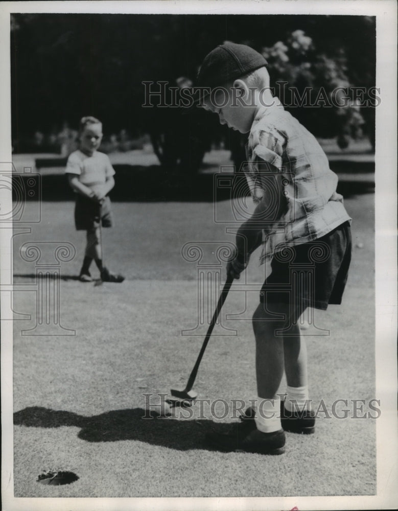 1957 Press Photo Stevie Wantich age 5 at San Diego Junior Golf tournament- Historic Images