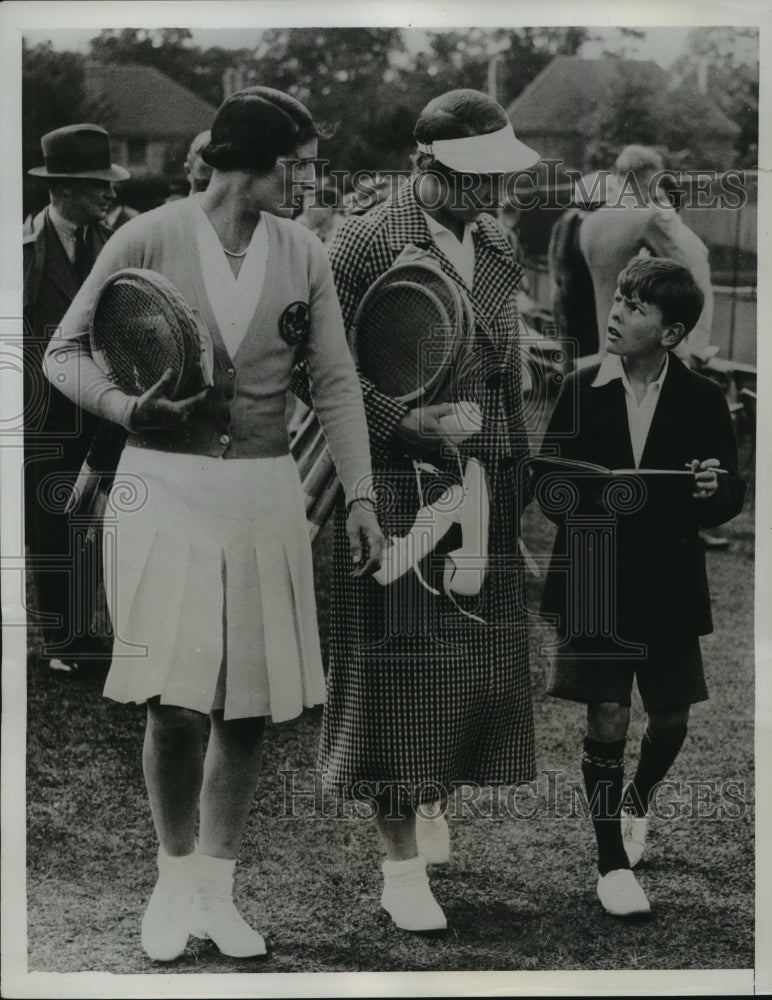 1935 Press Photo Young Man Wants Helen Moody&#39;s Autograph at Kent Tennis Tourney- Historic Images