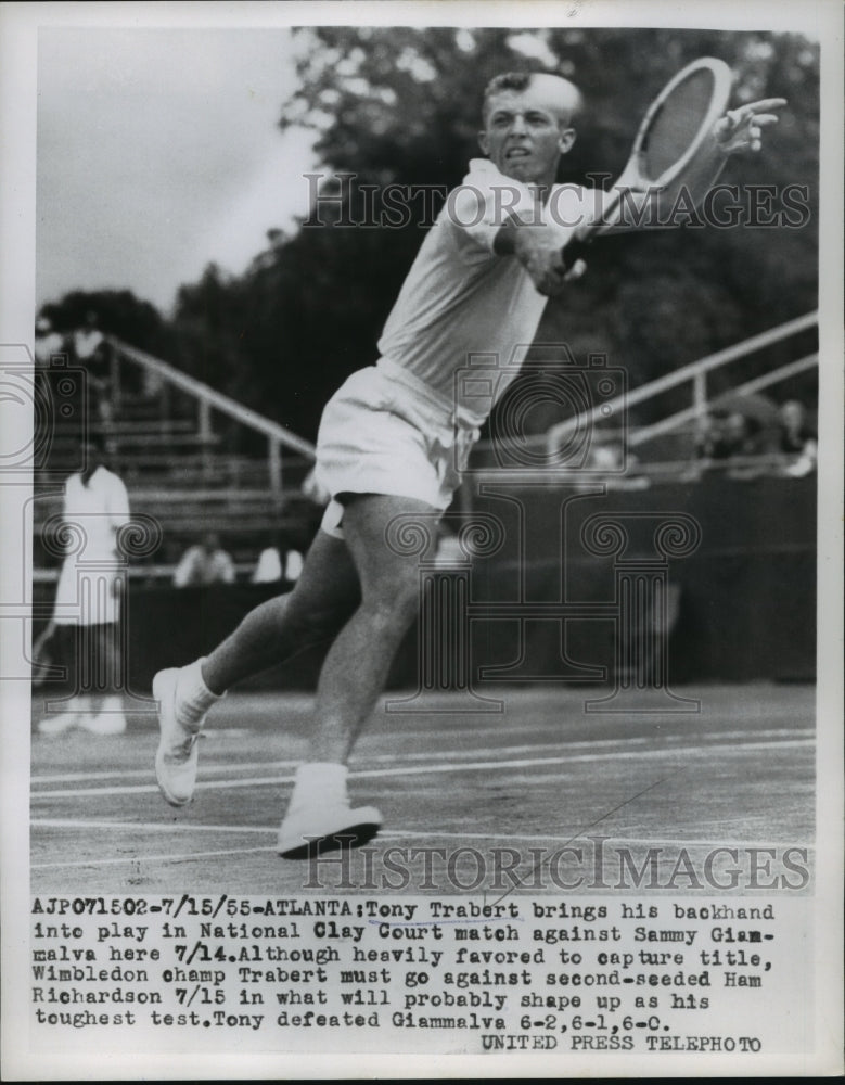 1955 Press Photo Tony Trabert Backhands in National Clay Court Wins Match- Historic Images