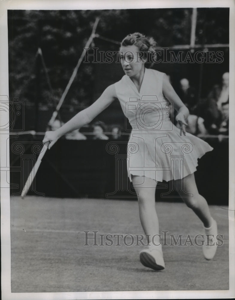 1952 Press Photo Maureen Connolly Plays Against Audrey Housley in Championship- Historic Images