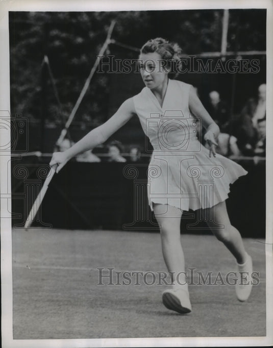 1952 Press Photo Maureen Connolly Plays Against Audrey Housley in Championship- Historic Images