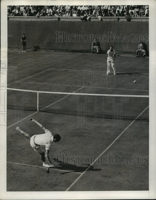 1941 Press Photo Bernard T Welsh Slips During Game and Defeated by Frank Kovacs- Historic Images