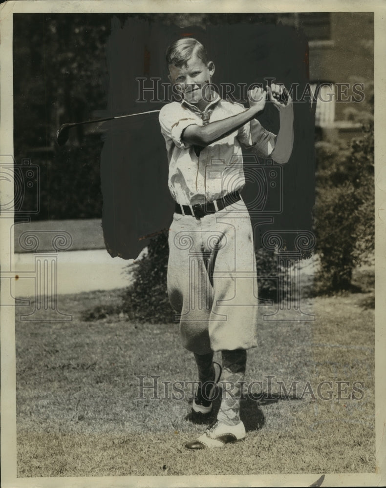 1930 Press Photo Lee Ramsel Swings Golf Club - nes54660- Historic Images