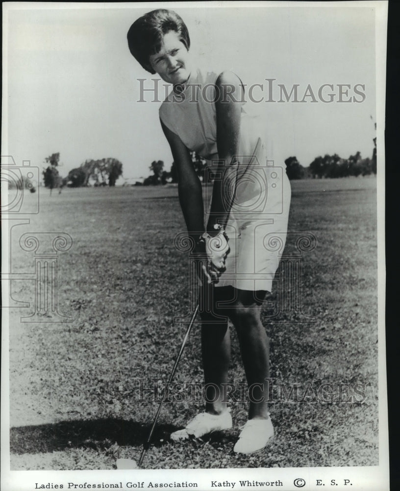 1971 Press Photo Woman golfer Kathy Whitworth in action on a course - nes54674- Historic Images