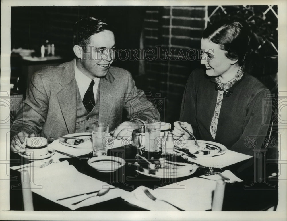 1936 Press Photo Lew Young Celebrates Game Tie With Wife Mrs Young - nes54742- Historic Images