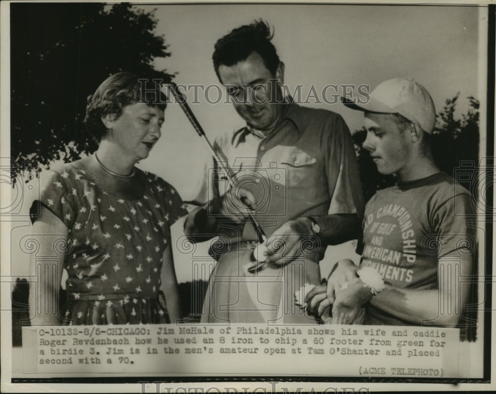 1950 Press Photo Jim McHale Shows Wife and Caddie How He Used an 8-Iron- Historic Images