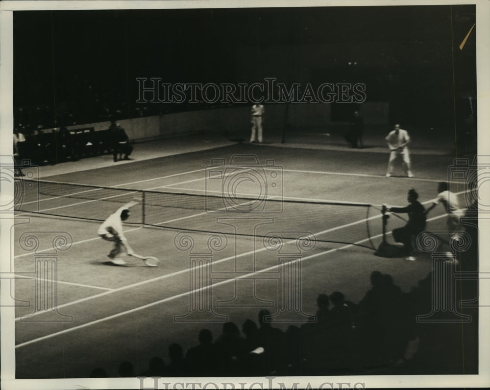 1934 Press Photo Action Shot of Tilden and Cochet Match - nes54926- Historic Images