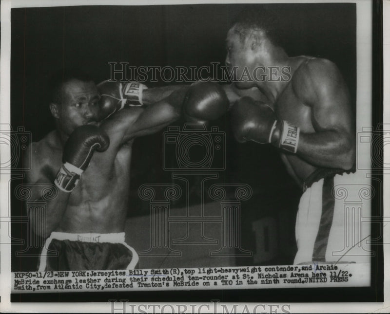 Load image into Gallery viewer, 1954 Press Photo Billy Smith Defeats Archie McBride on a TKO in 9th Round
