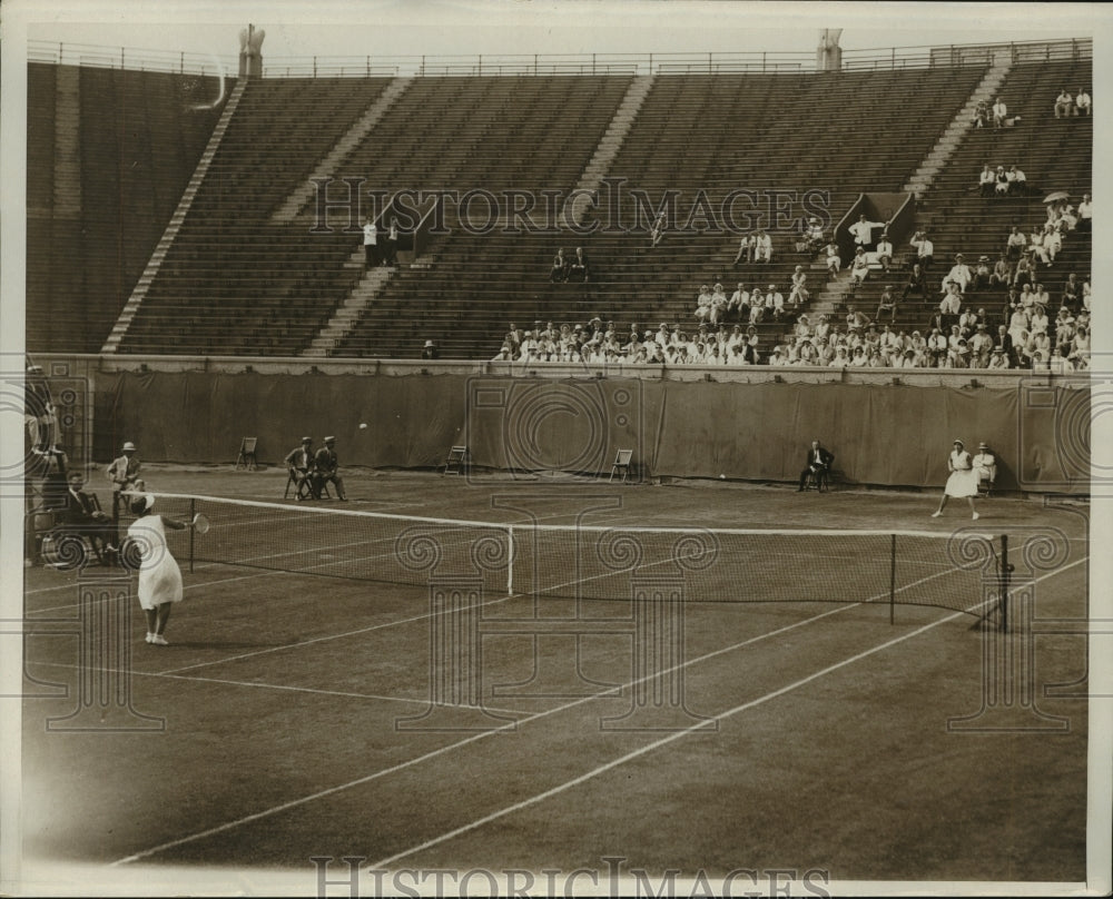 1931 Press Photo Phyllis Mudford vs Helen Hicks Moody at West Side tennis court- Historic Images