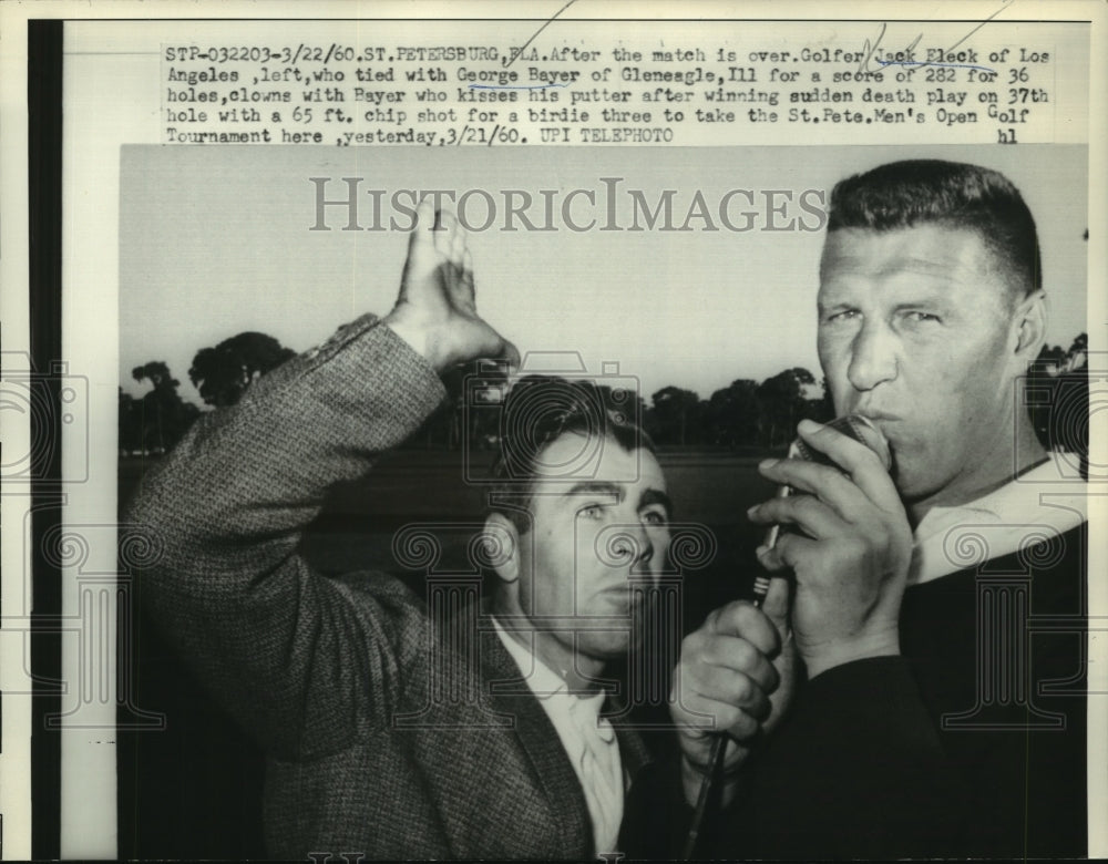 1960 Press Photo Jack Fleet Kisses His Putter After Winning Sudden Death Play- Historic Images
