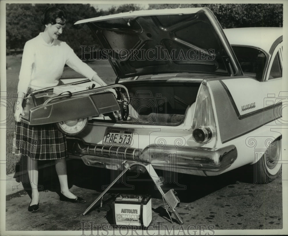 Press Photo Loading a Babco Electric Caddy Cart in Auto - nes55423- Historic Images