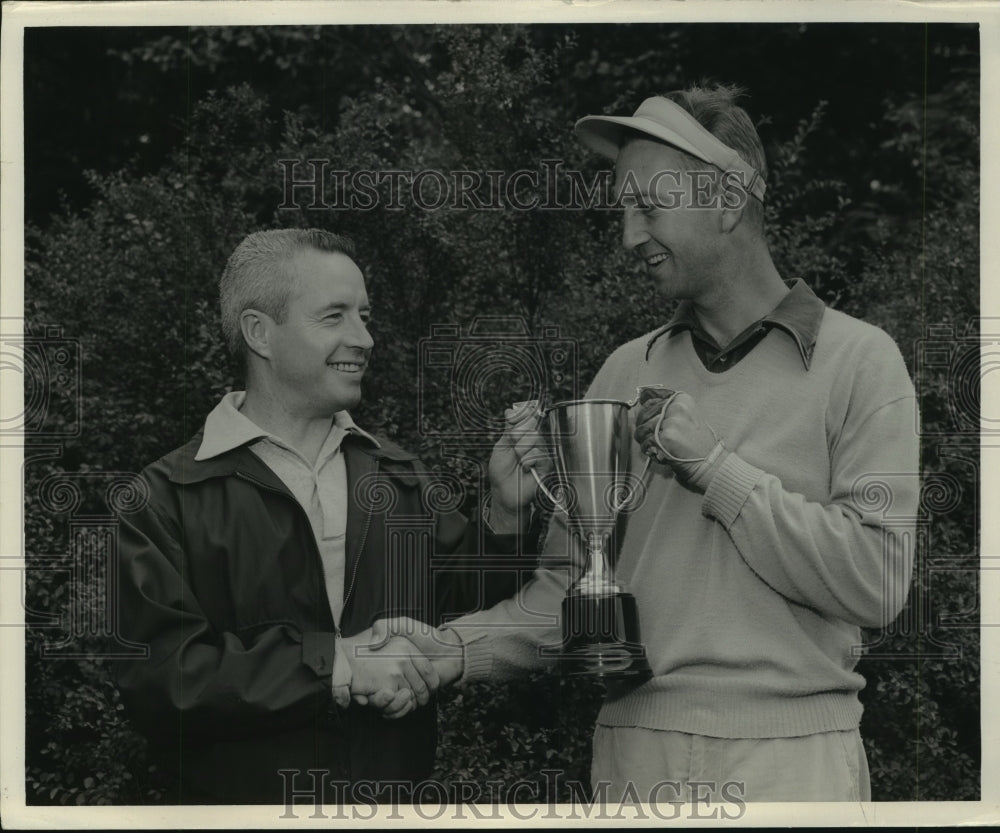 1953 Press Photo Hal Ready President Industrial Golf League & Hal Moser- Historic Images