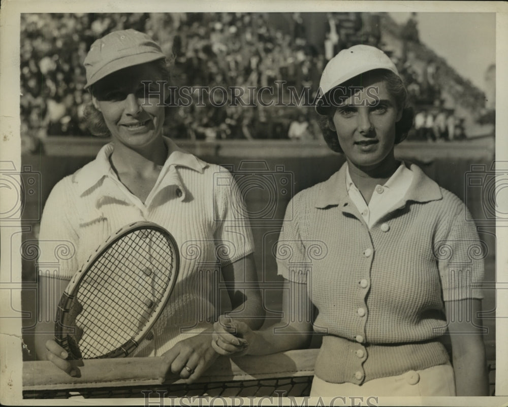 1938 Press Photo Alice Marble and Kay Stammers arrive on court before match- Historic Images