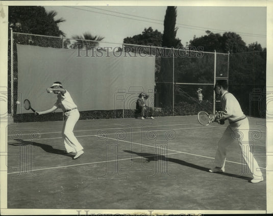 1935 Press Photo Dolph Muelheisen and Al Herington in action during match- Historic Images