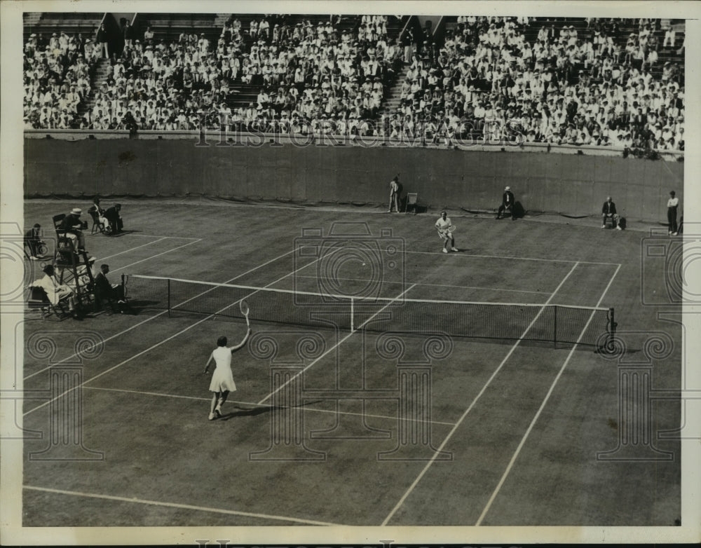 1935 Press Photo Dorothy Round and Helen Jacobs shown during Wightman Cup match- Historic Images