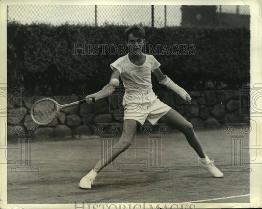 1941 Press Photo Bobby Falkenburg returns drive from Henry Osten during match- Historic Images