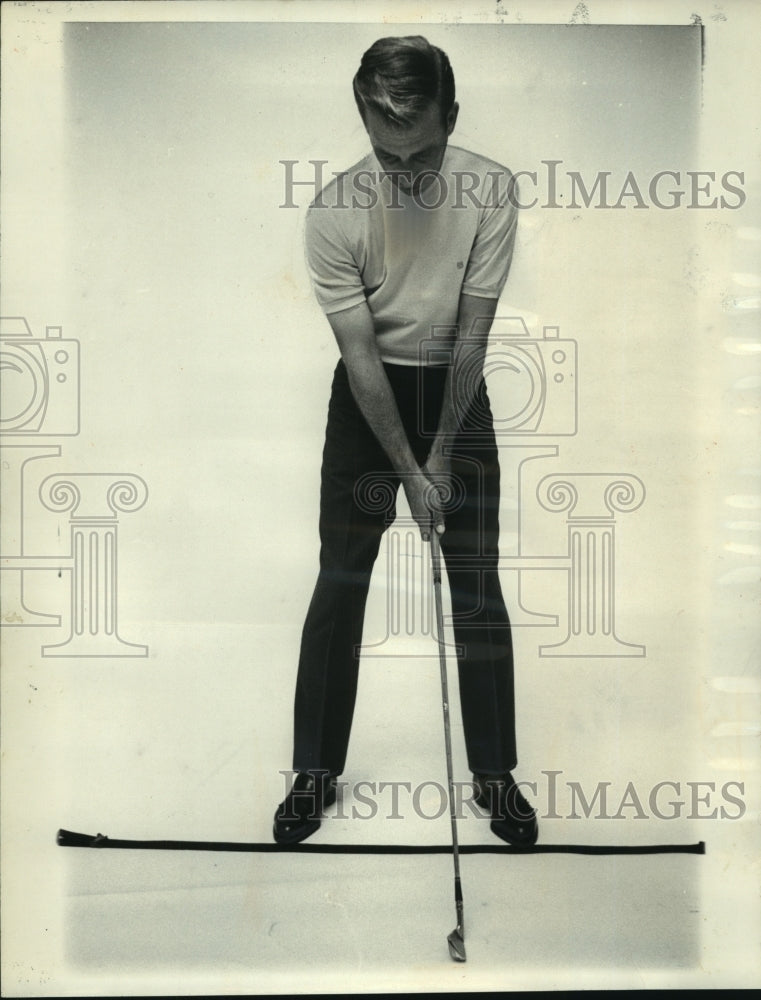 1965 Press Photo PGA Champion Dave Marr Shows What a Good Stance Looks Like- Historic Images