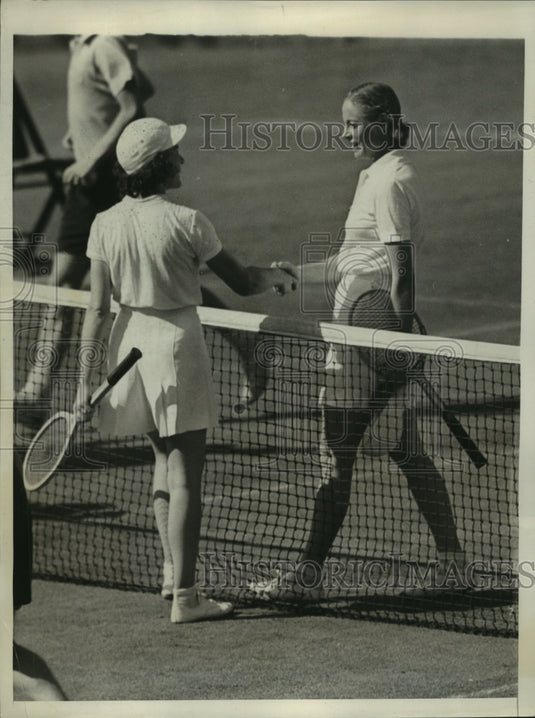 1938 Press Photo Sarah Palfrey Fabyan congratulates Alice Marble winner of match- Historic Images
