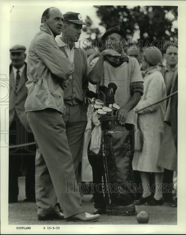 1964 Press Photo Pro Golfer Gene Littler Ready to Tee Off - nes55768- Historic Images