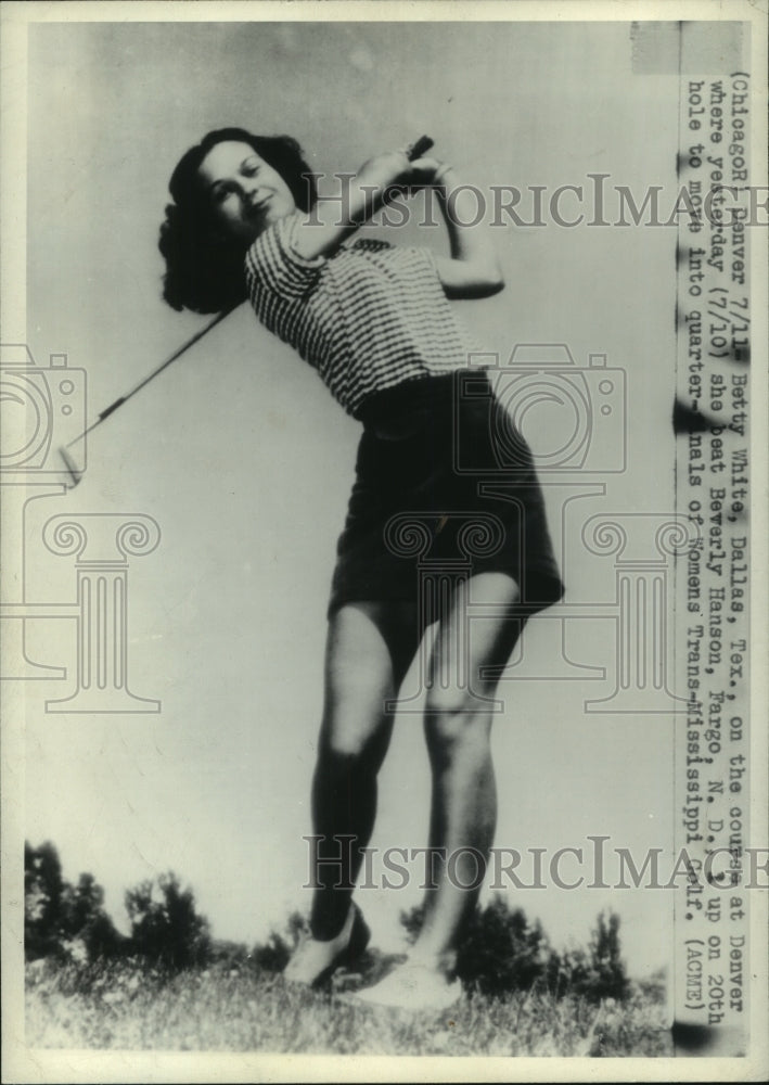 1946 Press Photo Betty White beat Beverly Hanson at Women&#39;s Golf - nes55821- Historic Images