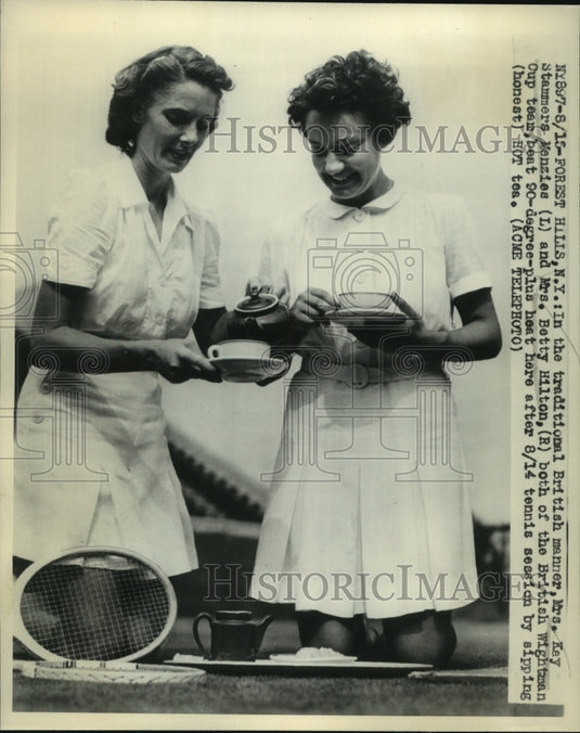 1947 Press Photo Kay Stammers Menzies and Betty Hilton as They Sip Hot Tea- Historic Images