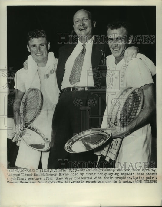 1951 Press Photo Sedgman and McGregor Hold Up Their Captain Eska Stevens- Historic Images