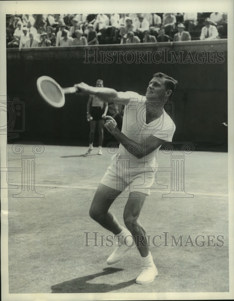 1949 Press Photo Ted Schreoder in match with Billy Sidwell during Davis Cup- Historic Images