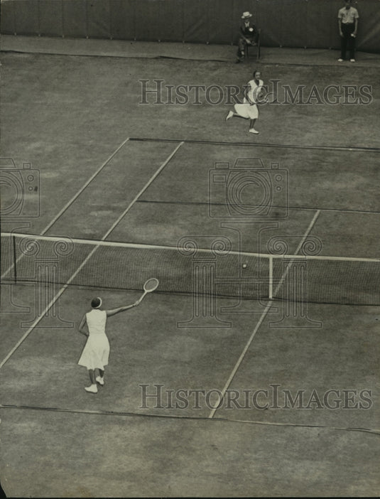 1933 Press Photo Dorothy Round shown in action against Helen Jacobs - nes55879- Historic Images
