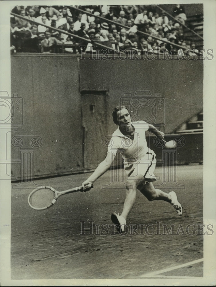 1934 Press Photo Helen Jacobs shown in action against Mlle Mathieu of France- Historic Images