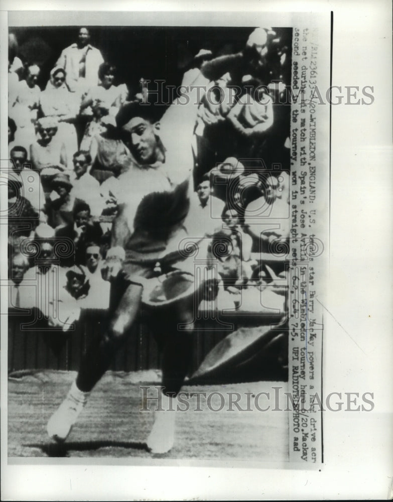 1960 Press Photo Tennis Star Barry MacKay powers drive across the net- Historic Images