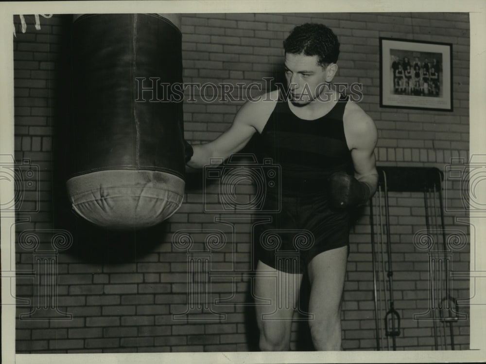 1937 Press Photo Boxer Kenneth Tozzo shown at practice - nes55973- Historic Images