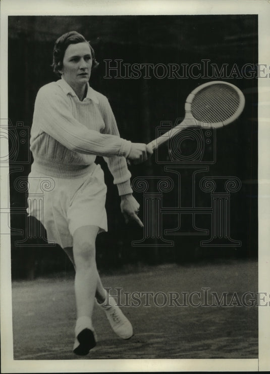 1939 Press Photo Helen Jacobs prepares for the Wimbledon Championships- Historic Images