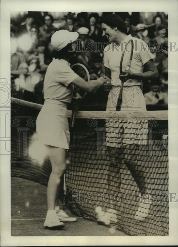 1938 Press Photo Fru Sperling congratulated by Sarah Palfrey Fabyan - nes56043- Historic Images