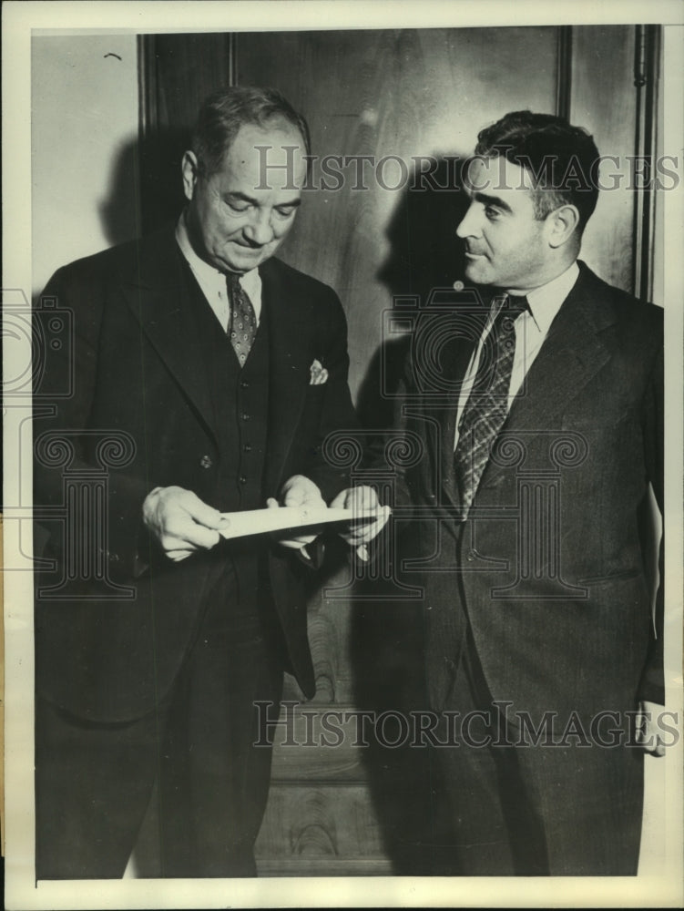 1937 Press Photo Norman Selby receives check for funds held for 14 years- Historic Images